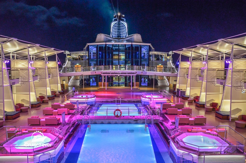 Piscina do navio Celebrity Silhouette da Celebrity Cruises